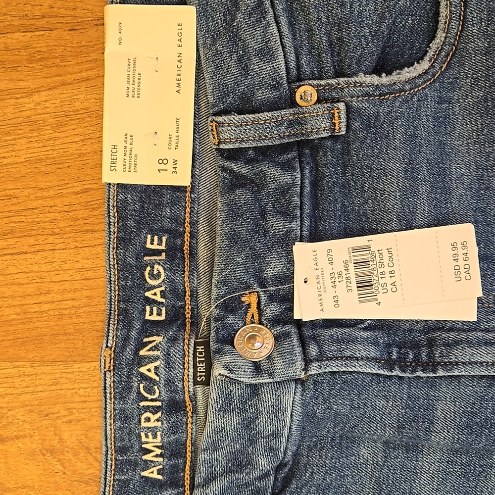 Womens American Eagle Curvy Mom Jeans - NWT Size 18 Short
